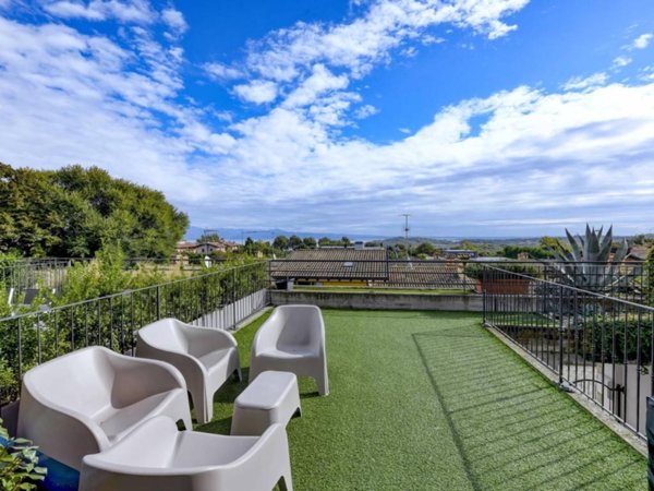 casa indipendente in vendita a Lonato del Garda in zona Barcuzzi