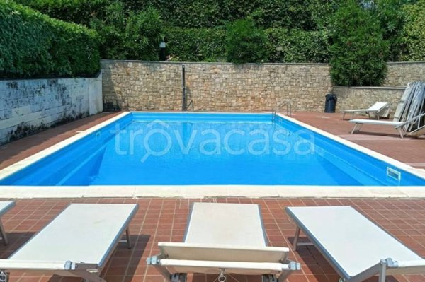 casa indipendente in vendita a Lonato del Garda in zona Barcuzzi
