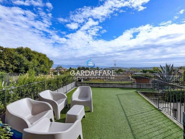 casa indipendente in vendita a Lonato del Garda in zona Barcuzzi