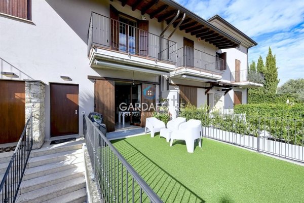 casa indipendente in vendita a Lonato del Garda in zona Barcuzzi