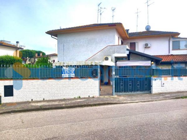casa indipendente in vendita a Lonato del Garda in zona Lido