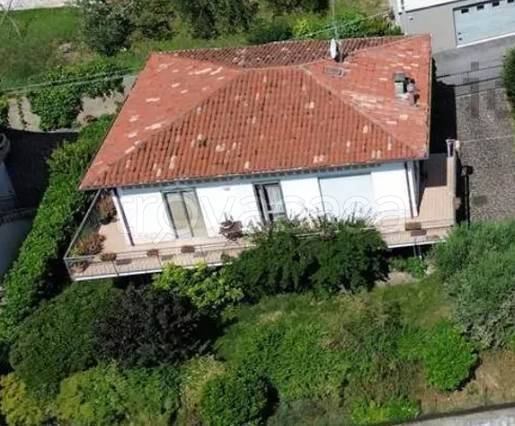casa indipendente in vendita a Lonato del Garda in zona Barcuzzi