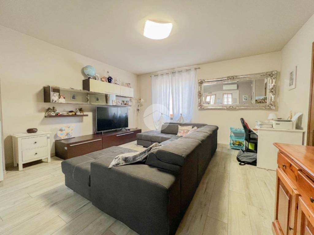 casa indipendente in vendita a Lonato del Garda in zona Sedena