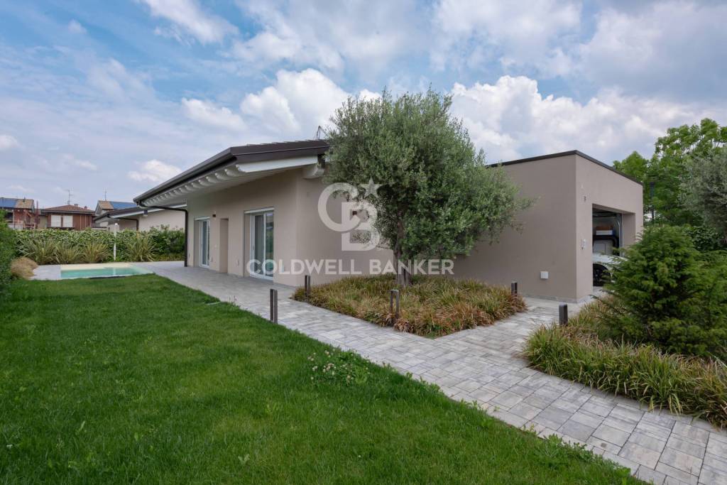 casa indipendente in vendita a Lonato del Garda in zona Lido