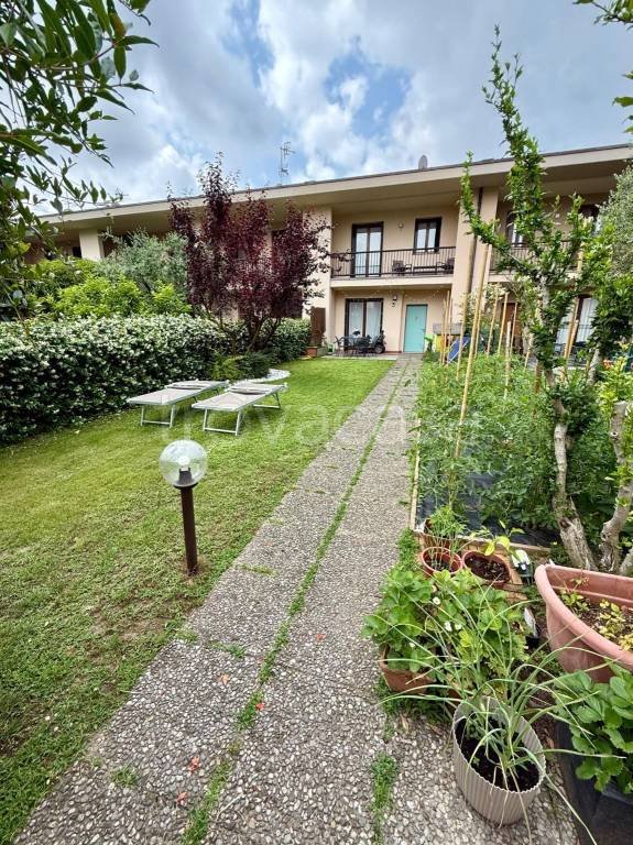 casa indipendente in vendita a Lonato del Garda
