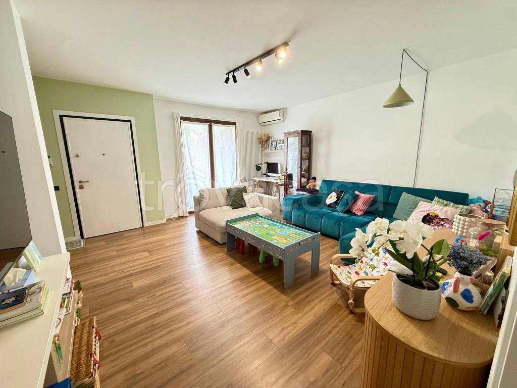 casa indipendente in vendita a Lonato del Garda