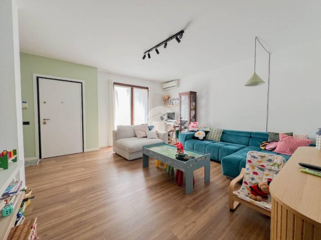 casa indipendente in vendita a Lonato del Garda