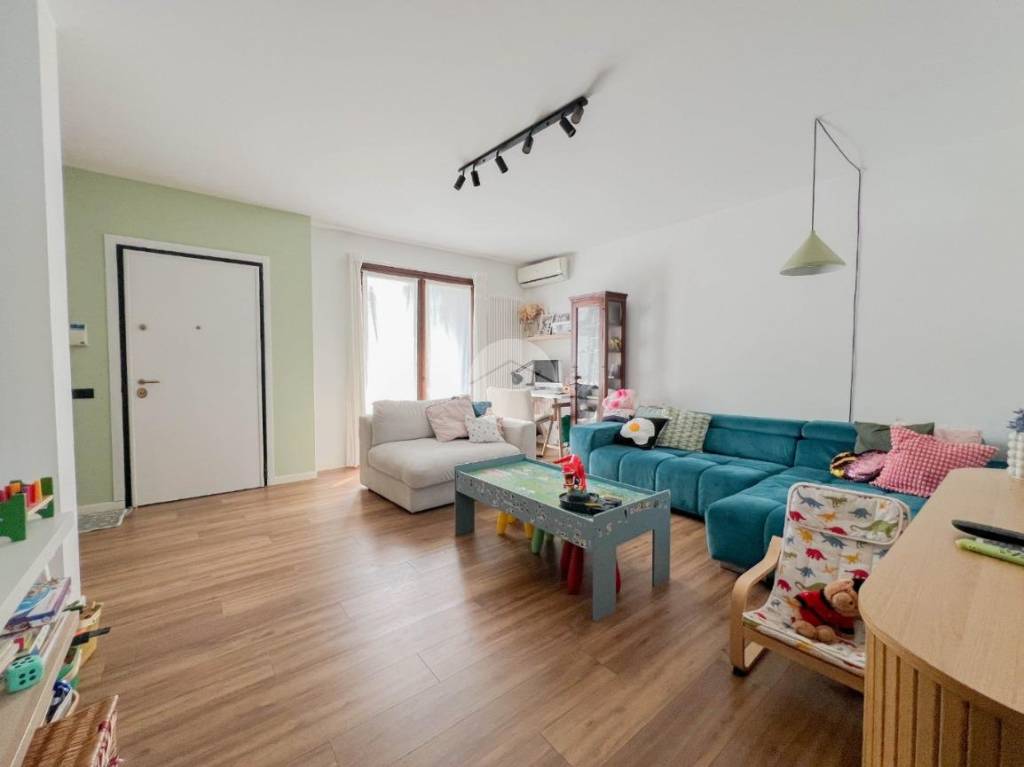 casa indipendente in vendita a Lonato del Garda