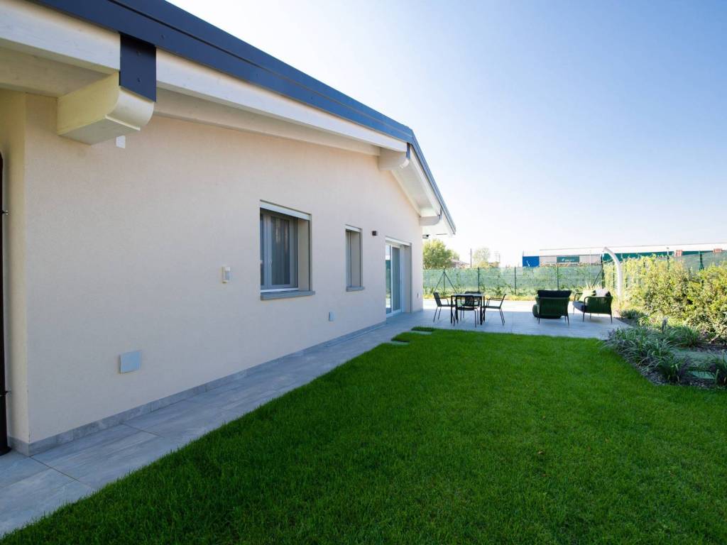 casa indipendente in vendita a Lonato del Garda