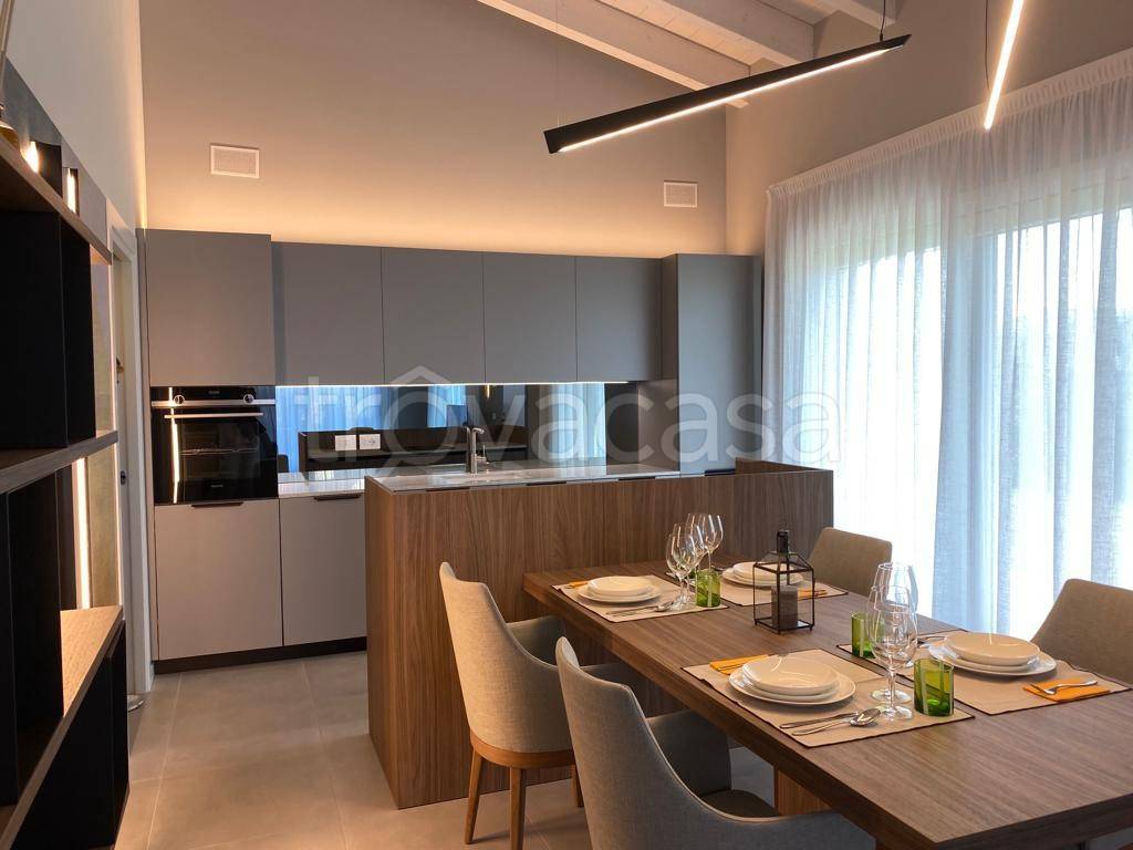 casa indipendente in vendita a Lonato del Garda