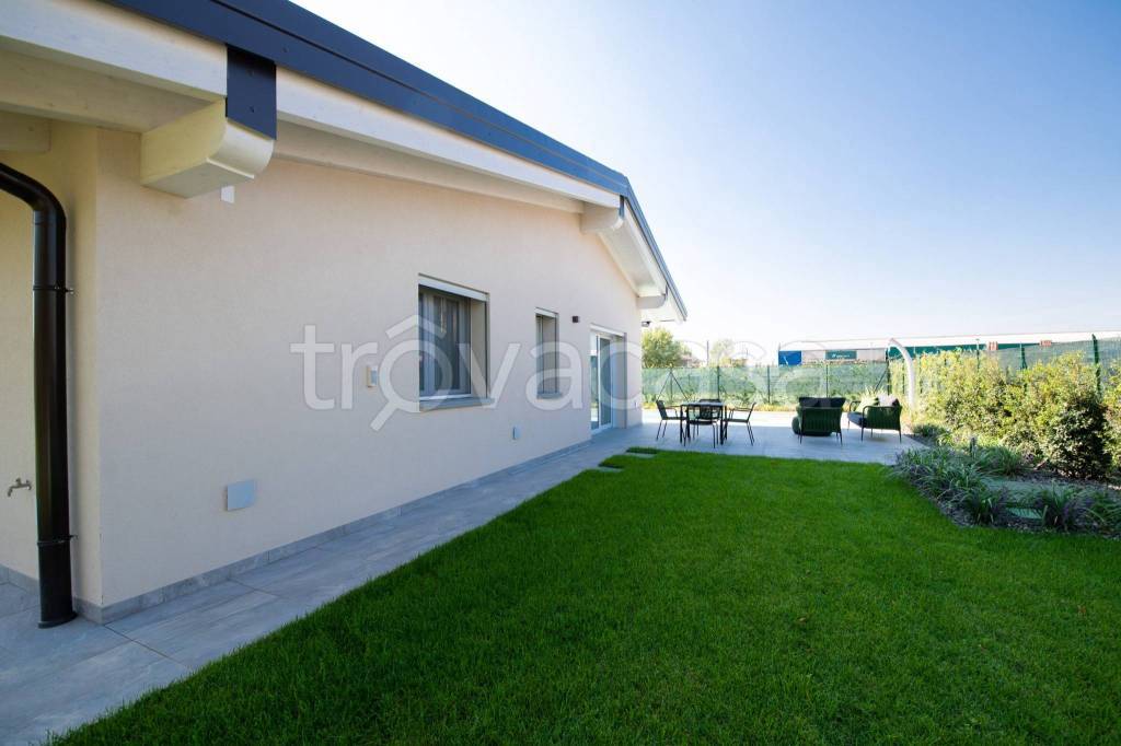 casa indipendente in vendita a Lonato del Garda