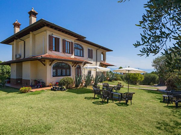 casa indipendente in vendita a Lonato del Garda in zona Barcuzzi