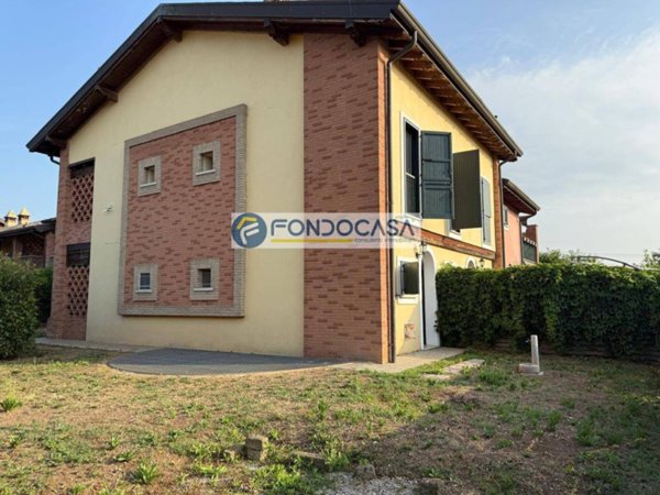 casa indipendente in vendita a Lonato del Garda in zona Malocco