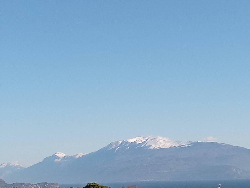 casa indipendente in vendita a Lonato del Garda in zona Barcuzzi