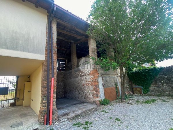 casa indipendente in vendita a Lonato del Garda in zona Cominello