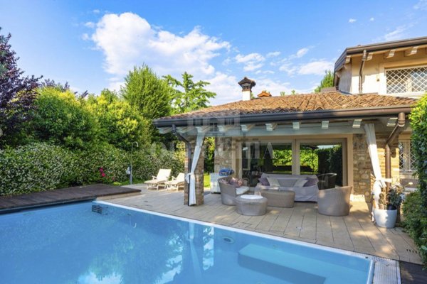 casa indipendente in vendita a Lonato del Garda