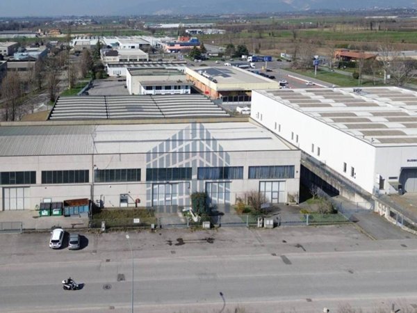 locale commerciale in vendita a Lonato del Garda