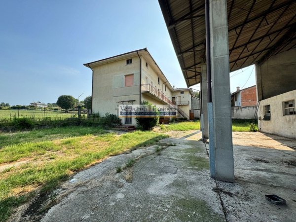 casale in vendita a Lonato del Garda