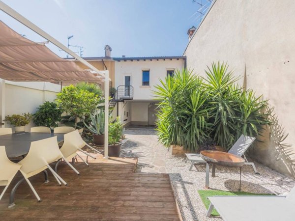 casa indipendente in vendita a Lonato del Garda