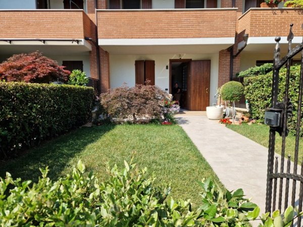 casa indipendente in vendita a Lonato del Garda