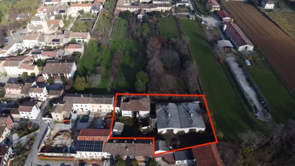 casa indipendente in vendita a Lonato del Garda in zona Esenta