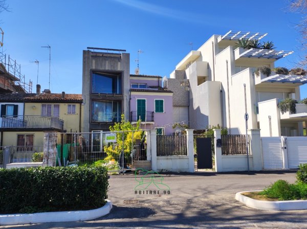 casa indipendente in vendita a Lonato del Garda in zona Lido