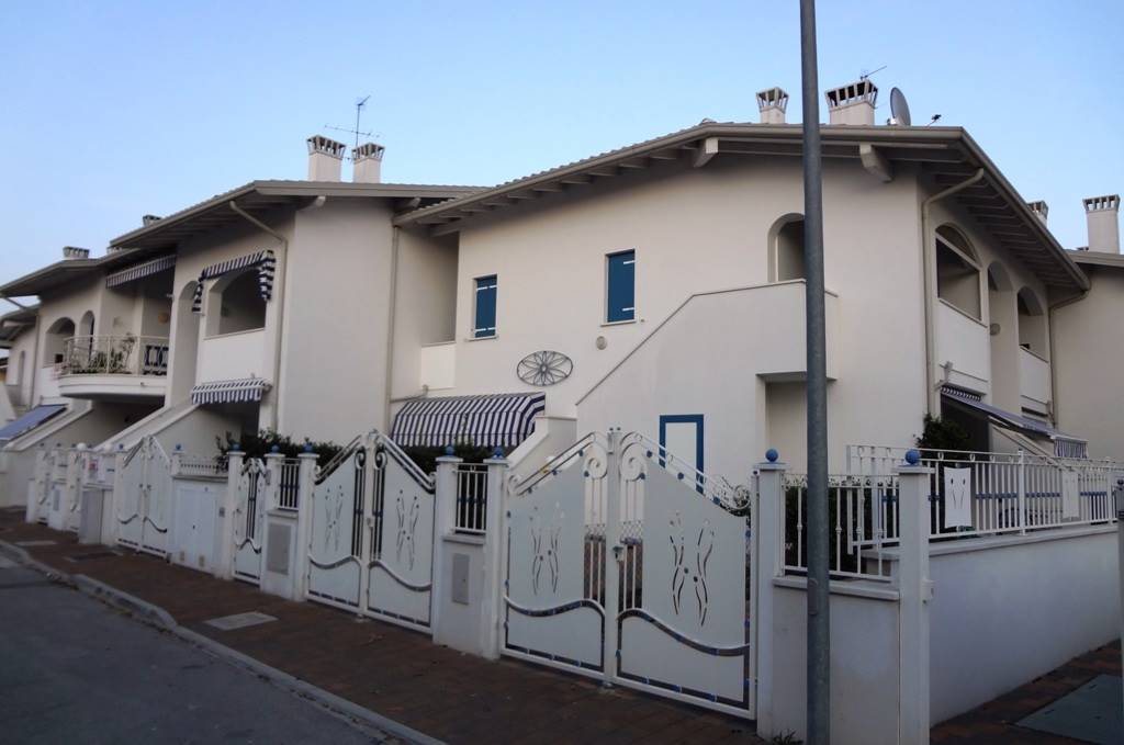 casa indipendente in vendita a Lonato del Garda in zona Lido