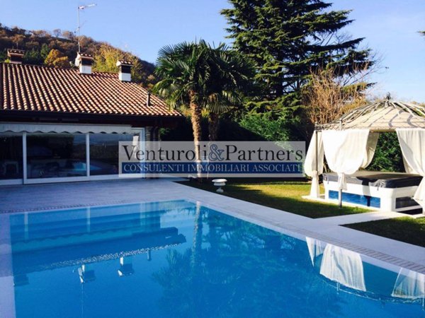 casa indipendente in vendita a Lonato del Garda in zona Barcuzzi