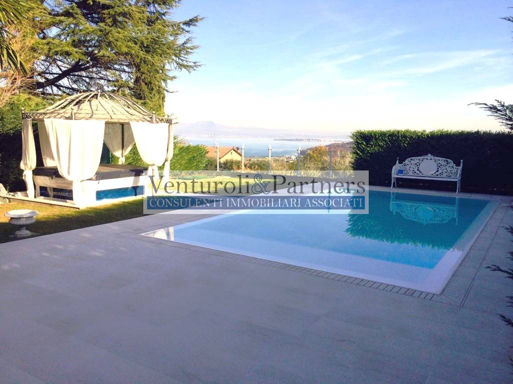 casa indipendente in vendita a Lonato del Garda in zona Barcuzzi