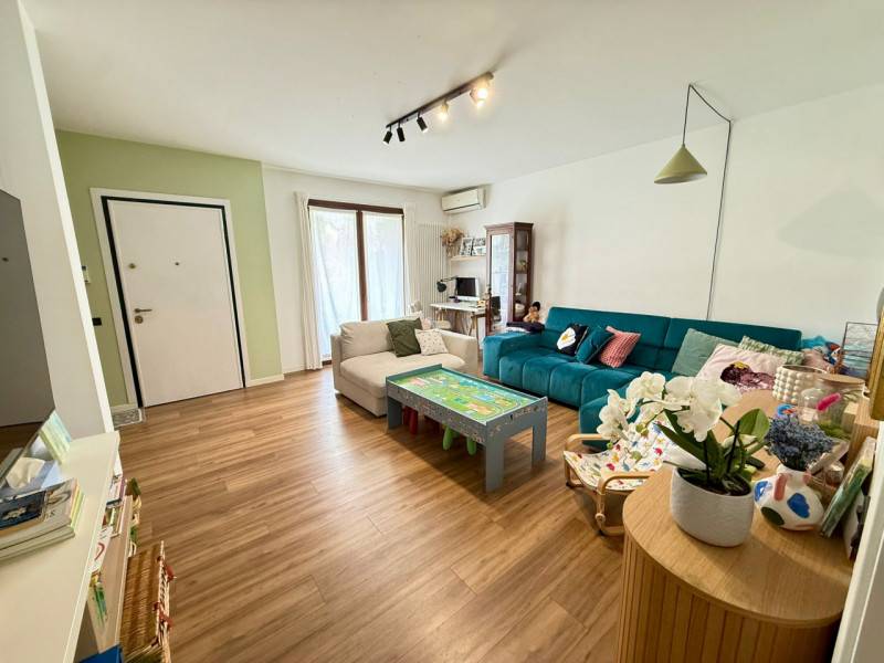 casa indipendente in vendita a Lonato del Garda