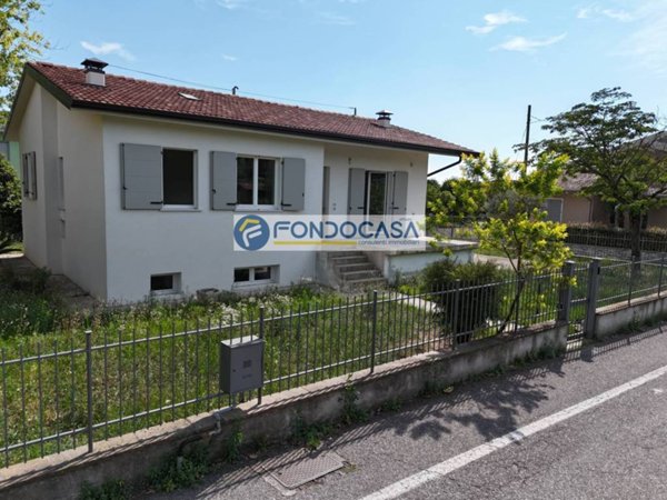 casa indipendente in vendita a Lonato del Garda