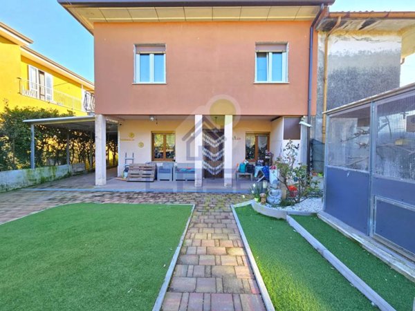 casa indipendente in vendita a Lonato del Garda