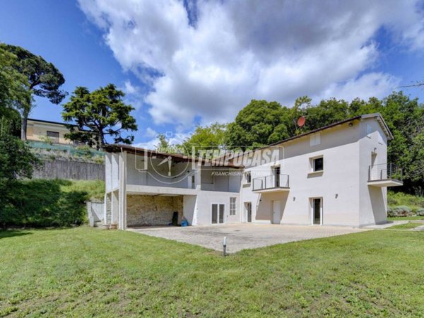 casa indipendente in vendita a Lonato del Garda in zona Barcuzzi