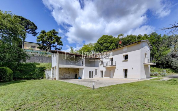 casa indipendente in vendita a Lonato del Garda in zona Barcuzzi