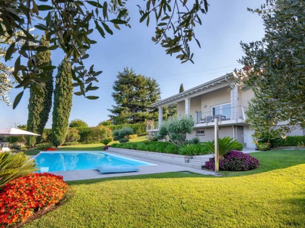 casa indipendente in vendita a Lonato del Garda in zona Barcuzzi