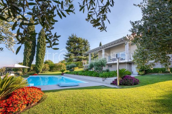 casa indipendente in vendita a Lonato del Garda in zona Barcuzzi
