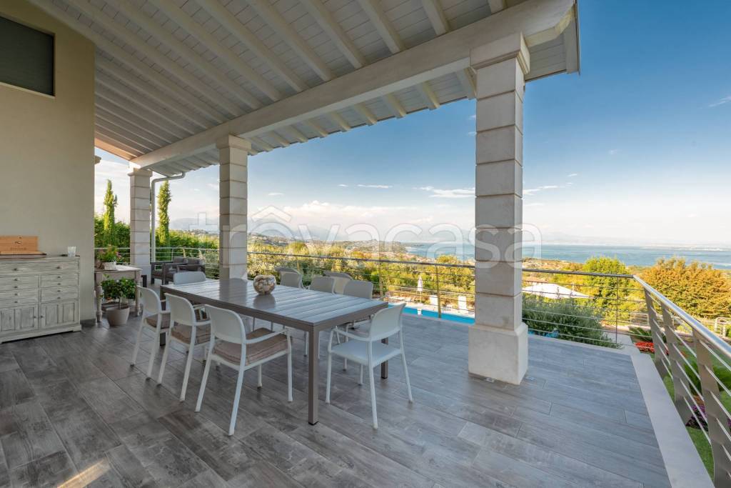 casa indipendente in vendita a Lonato del Garda in zona Barcuzzi