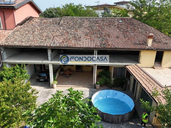 casa indipendente in vendita a Lonato del Garda