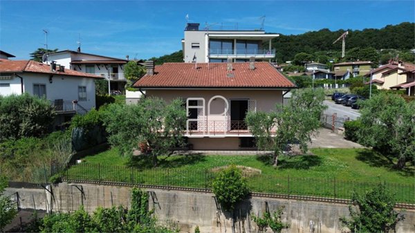 casa indipendente in vendita a Lonato del Garda in zona Barcuzzi