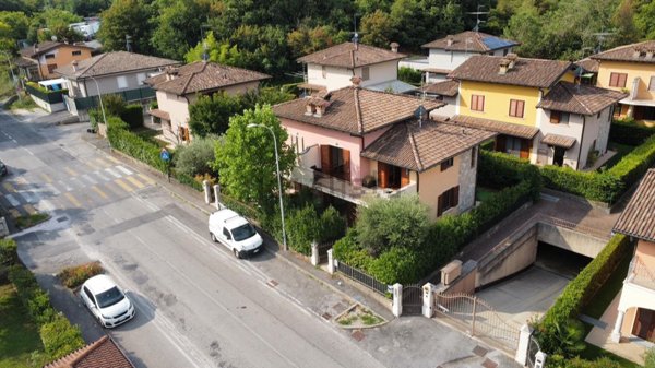 casa indipendente in vendita a Lonato del Garda