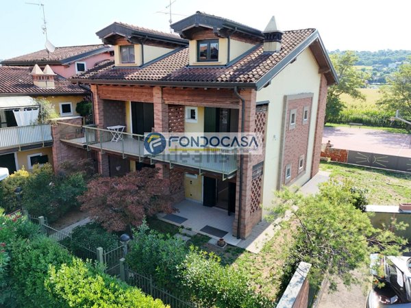 casa indipendente in vendita a Lonato del Garda