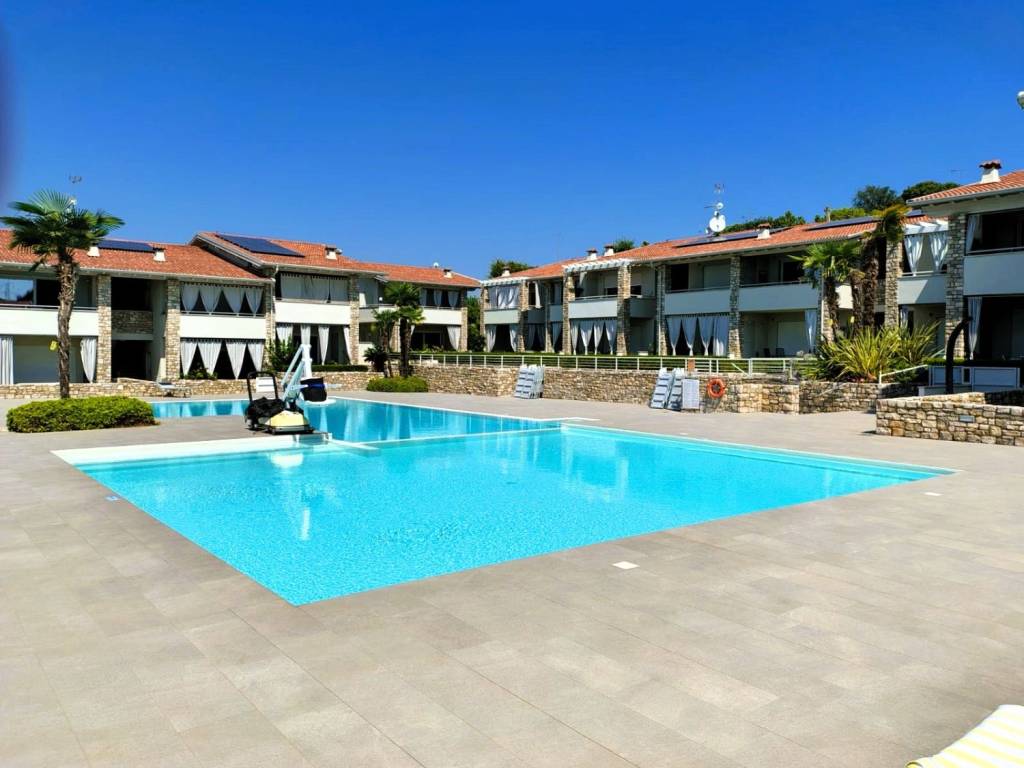 appartamento in vendita a Lonato del Garda in zona Castel Venzago