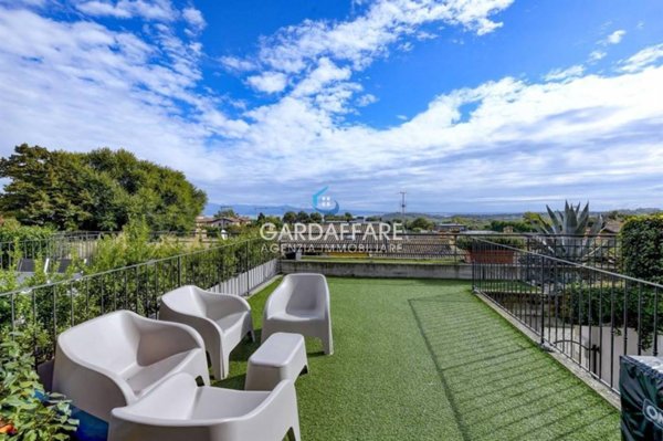 casa indipendente in vendita a Lonato del Garda in zona Barcuzzi