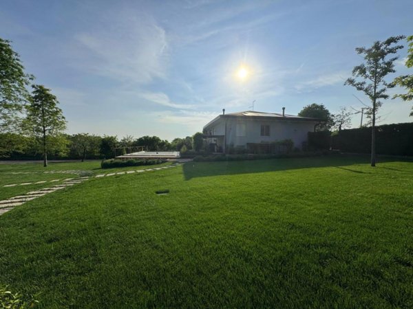 casa indipendente in vendita a Lonato del Garda