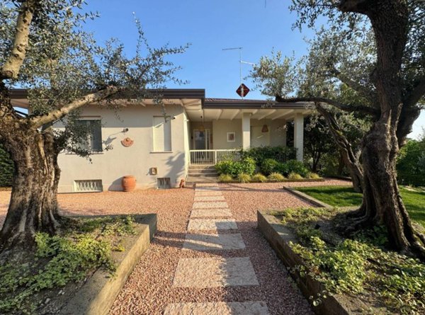 casa indipendente in vendita a Lonato del Garda