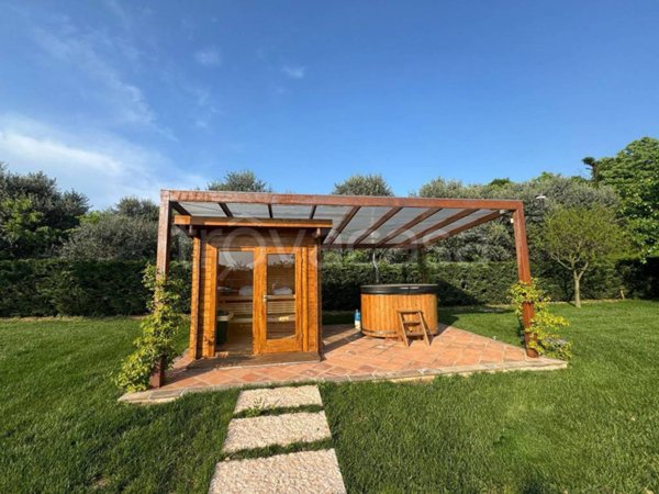 casa indipendente in vendita a Lonato del Garda