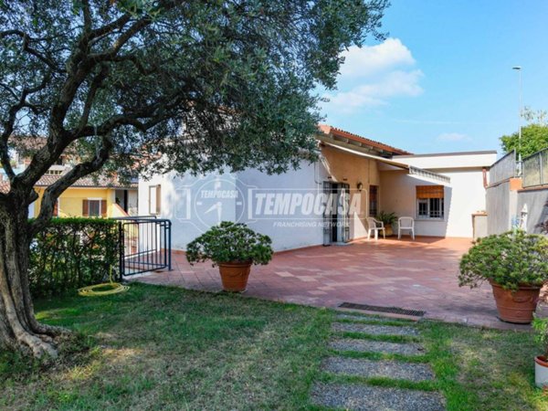 casa indipendente in vendita a Lonato del Garda
