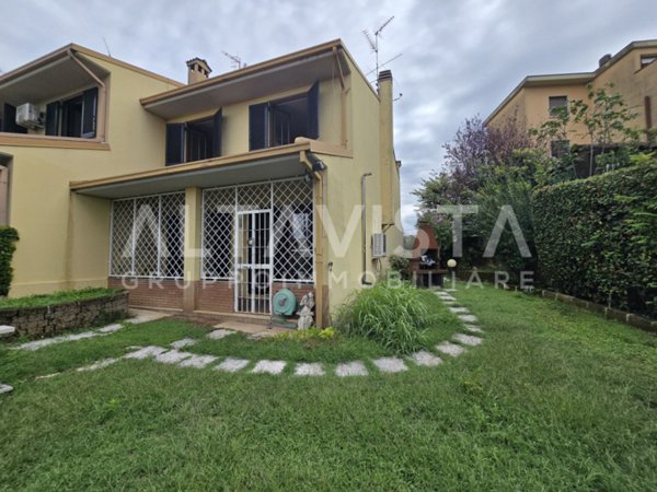 casa indipendente in vendita a Lonato del Garda