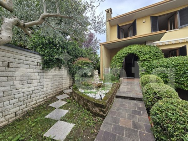 casa indipendente in vendita a Lonato del Garda