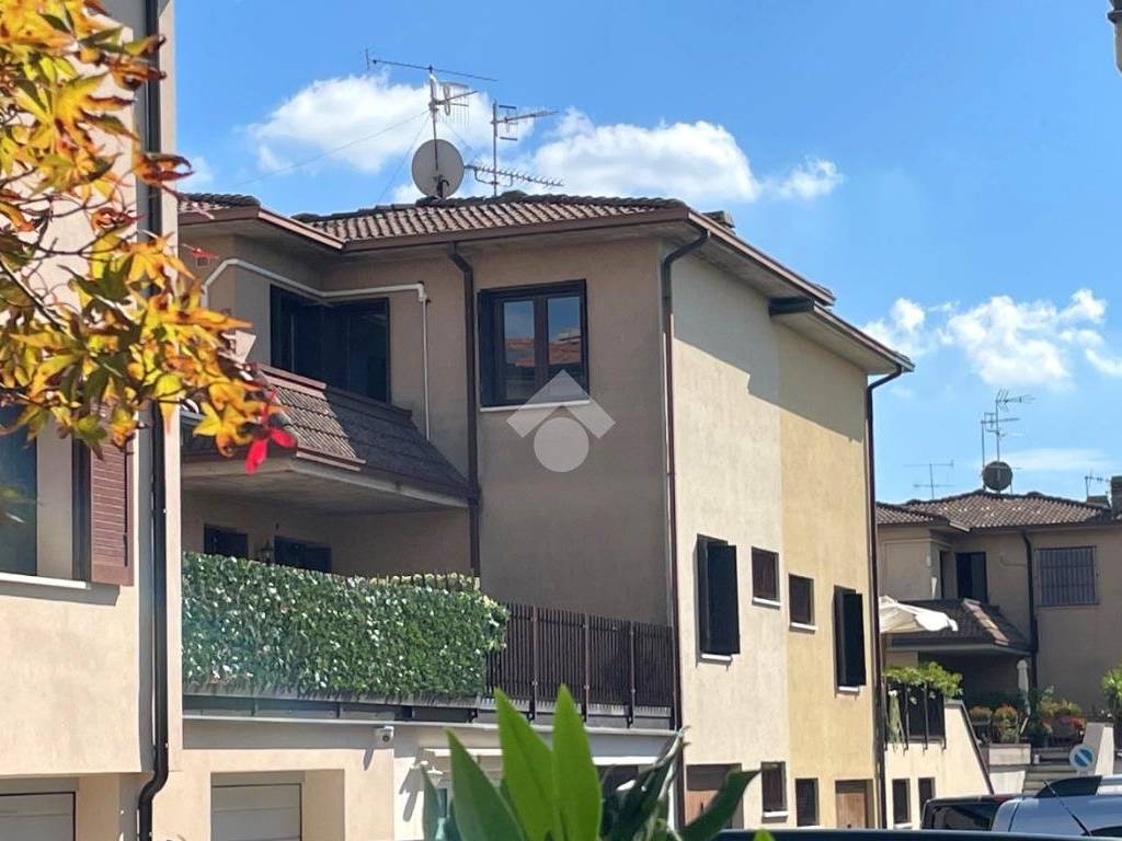 casa indipendente in vendita a Lonato del Garda
